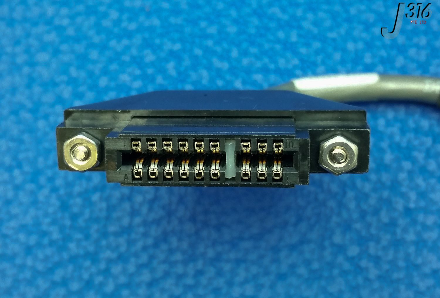 5533 APPLIED MATERIALS C/A MFC ADPTR W/PURGE/SHUT-OFF,9PIN D:CA